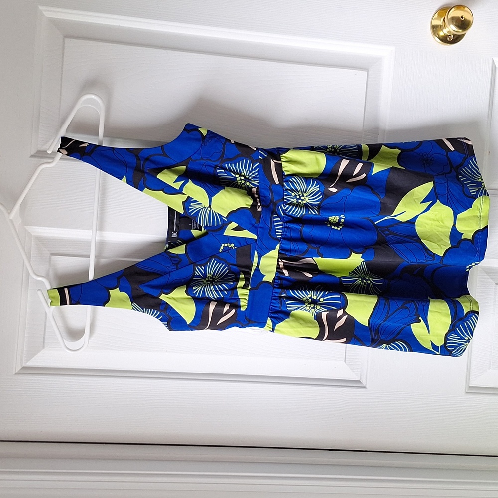 Brand new SM INC International Concepts bright blue green tailored floral tank